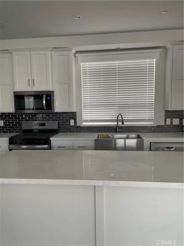 La Verne, CA 91750,4095 Fruit #228