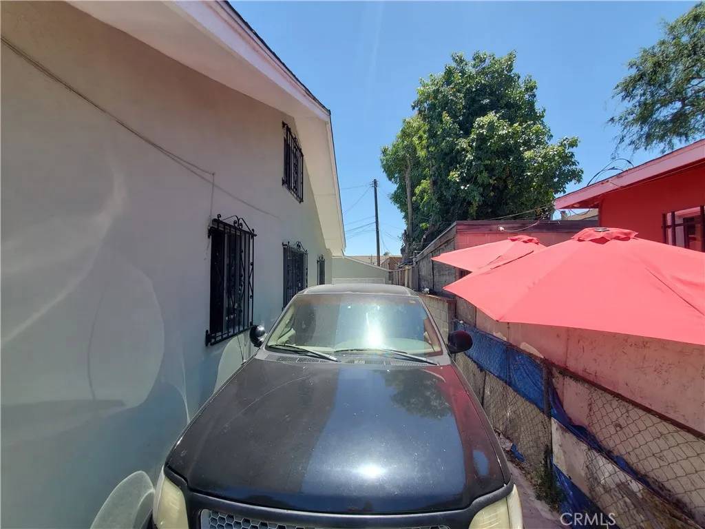 Huntington Park, CA 90255,2508 Saturn Avenue