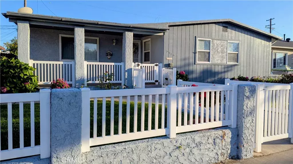 2736 Artesia Boulevard, Torrance, CA 90504