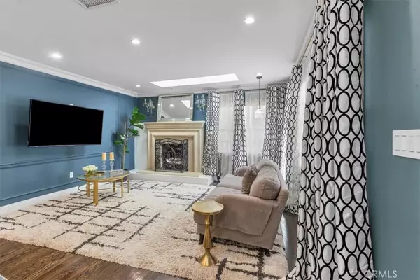 Woodland Hills, CA 91364,5201 Sale Avenue