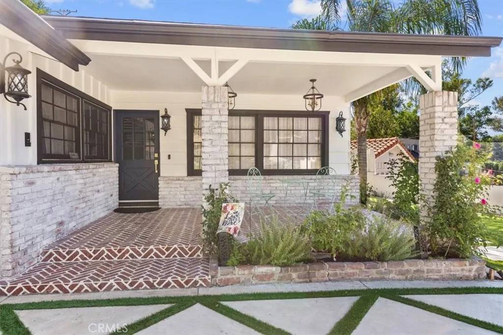 Woodland Hills, CA 91364,5201 Sale Avenue