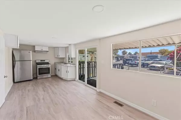 Apple Valley, CA 92307,22325 US Highway 18 #7