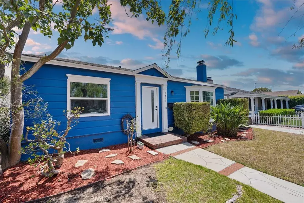 Los Angeles, CA 90045,8460 Truxton Avenue