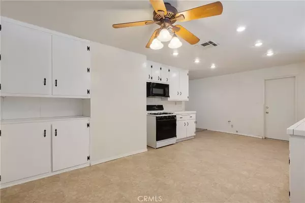 Hesperia, CA 92345,10004 Oakwood Avenue