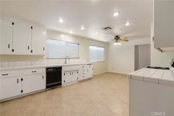 Hesperia, CA 92345,10004 Oakwood Avenue