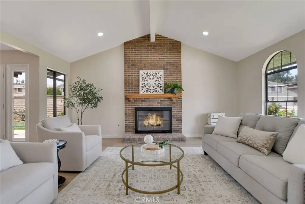 La Verne, CA 91750,5697 Los Robles