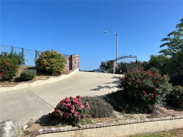 Riverside, CA 92503,16390 Whiteblossom Circle