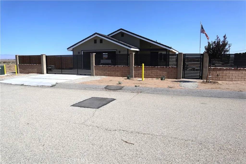 13857 E G 2 Avenue #2, Lancaster, CA 93535