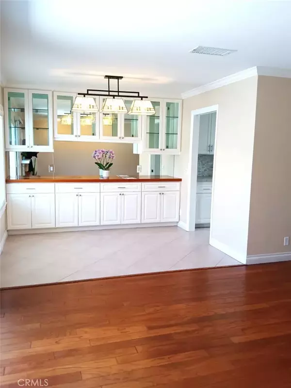 Irvine, CA 92604,18 Goldenbush
