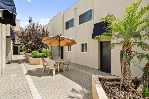 North Hollywood, CA 91602,11119 Camarillo St #104