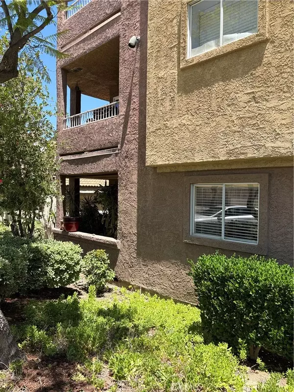 2500 San Gabriel Way #107, Corona, CA 92882