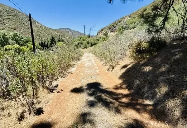 Lake Hughes, CA 93532,43156 Lake Hughes Road