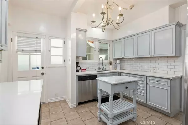 Beverly Hills, CA 90211,361 S Doheny Drive