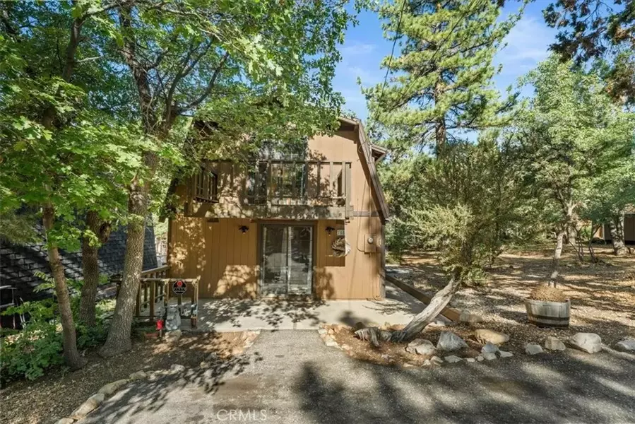 755 Holmes Lane, Sugarloaf, CA 92386