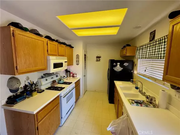 Adelanto, CA 92301,15747 Ox Hill Ct