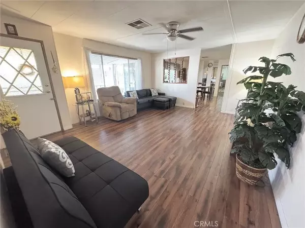 La Verne, CA 91750,3945 Bradford #39