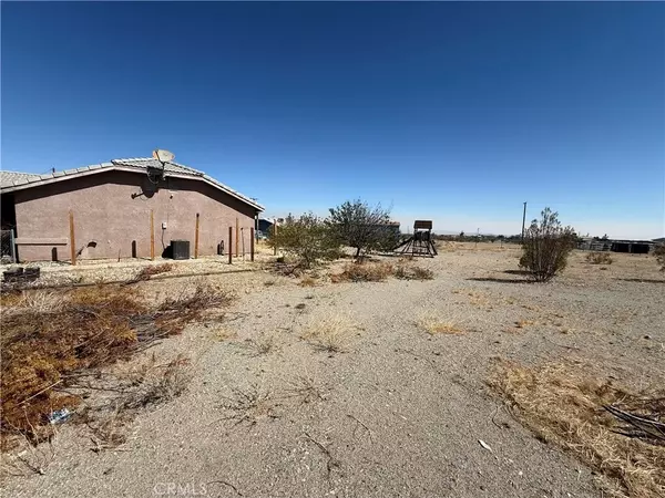 Phelan, CA 92371,12911 Corton