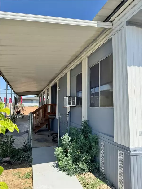 Riverside, CA 92507,1560 Massachuesetts #46