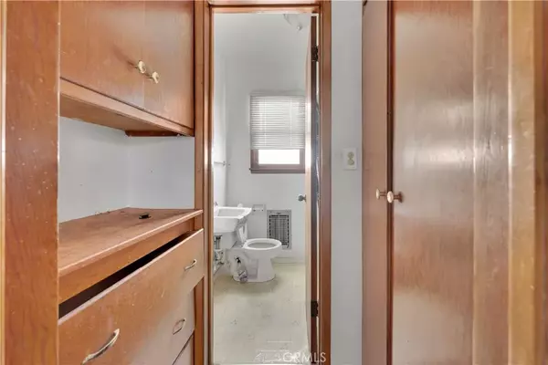 Alhambra, CA 91801,34 N 1st Street #7