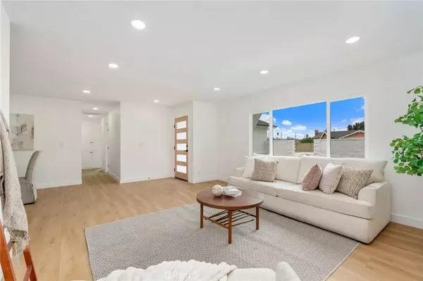 Huntington Beach, CA 92647,8171 Holland Drive
