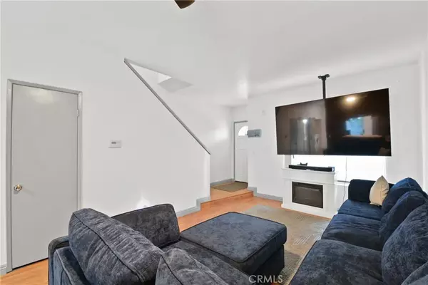 Ontario, CA 91762,926 W Philadelphia #R99