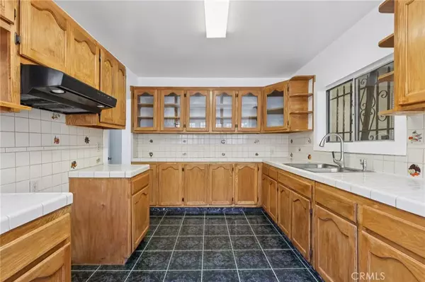 Los Angeles, CA 90003,329 E 68th Street