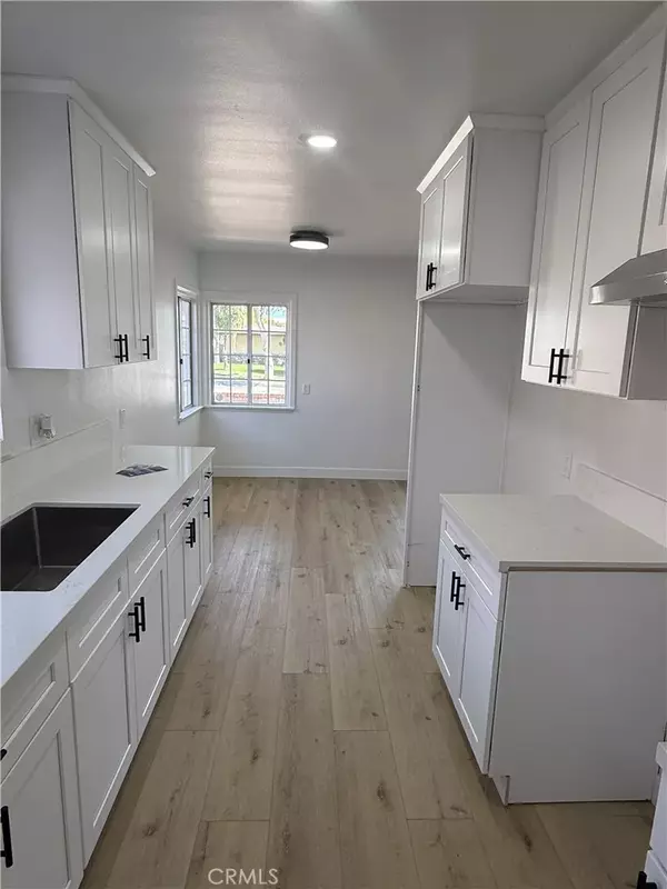 Fontana, CA 92335,8930 Boxwood