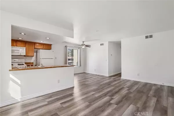 Riverside, CA 92507,1142 W Blaine #201