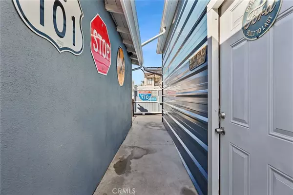 Los Angeles, CA 90032,2334 Highbury