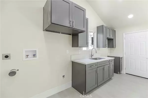 Los Angeles, CA 90029,5257 Fountain Avenue #3/4