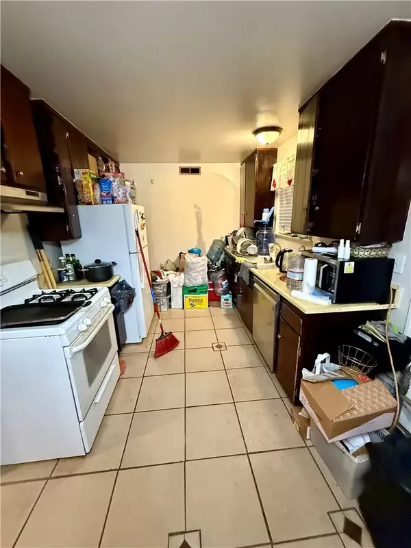 Oxnard, CA 93033,4010 S J