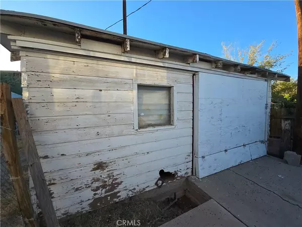 Needles, CA 92363,618 Palm Way