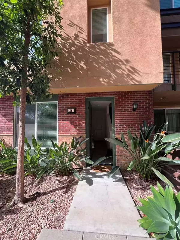 Glendora, CA 91740,422 W Route 66 #34