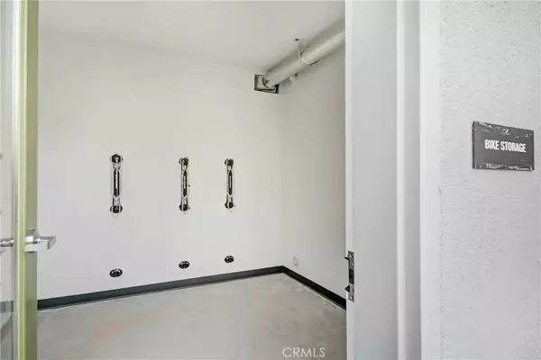 Ontario, CA 91764,960 N Tangent Privado #305