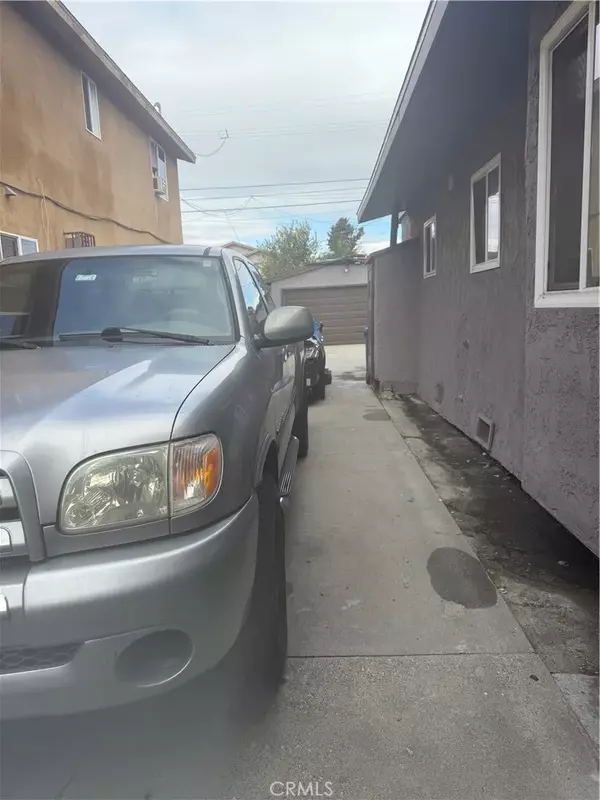 Los Angeles, CA 90003,215 E 85th