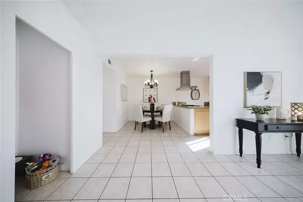 Claremont, CA 91711,643 S College Avenue