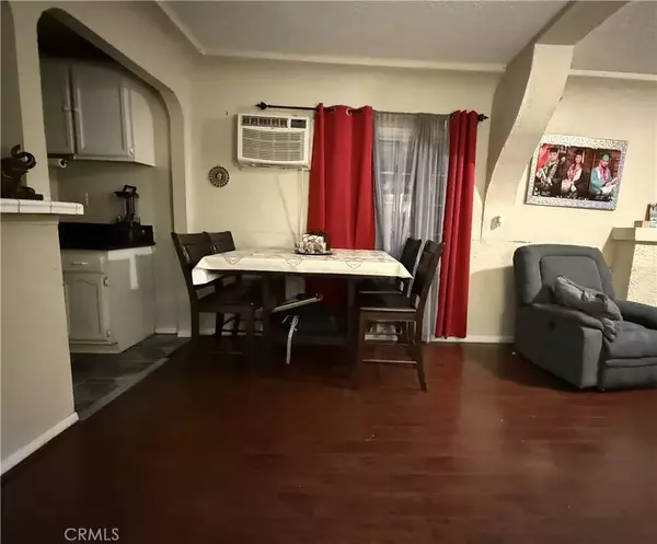 Los Angeles, CA 90001,1524 E 75th