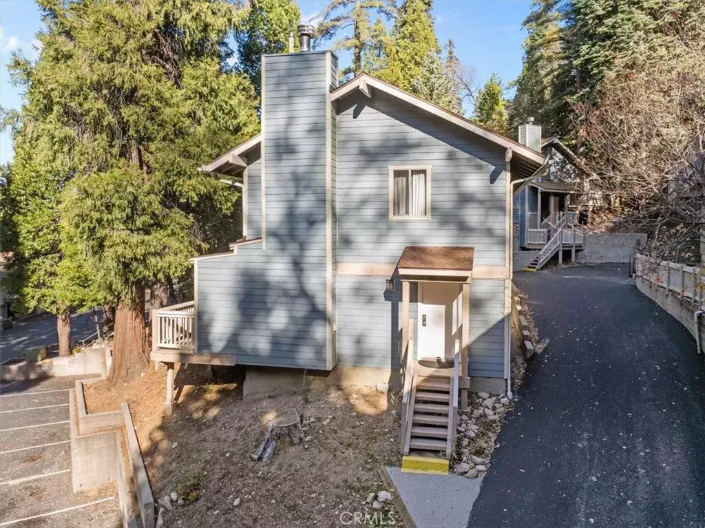 Lake Arrowhead, CA 92352,306 Canyon Crest
