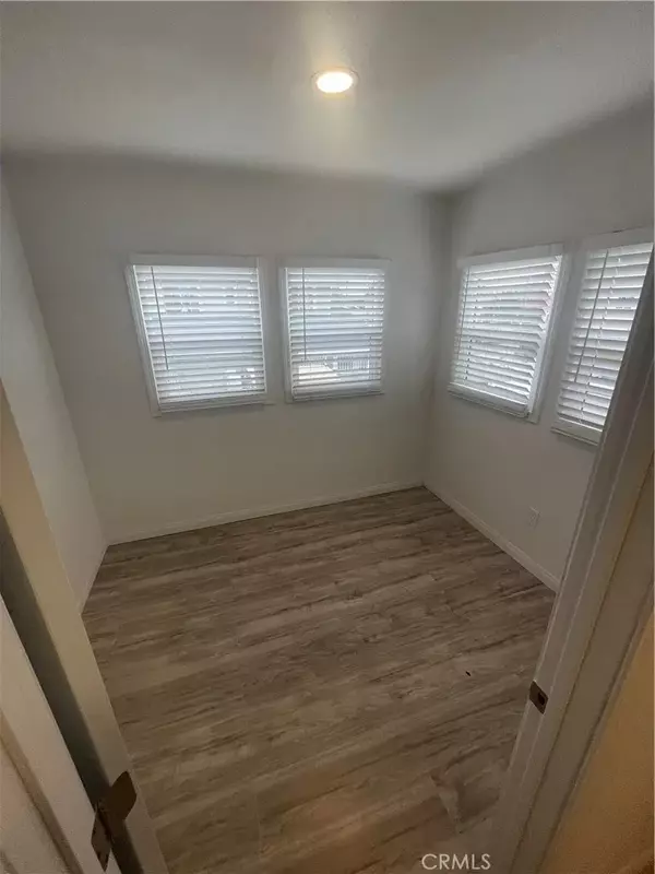 Los Angeles, CA 90003,310 E 81st