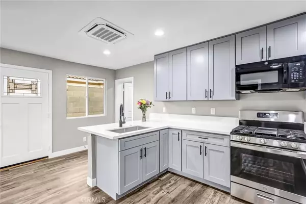 Fontana, CA 92335,9338 Emerald Avenue #2