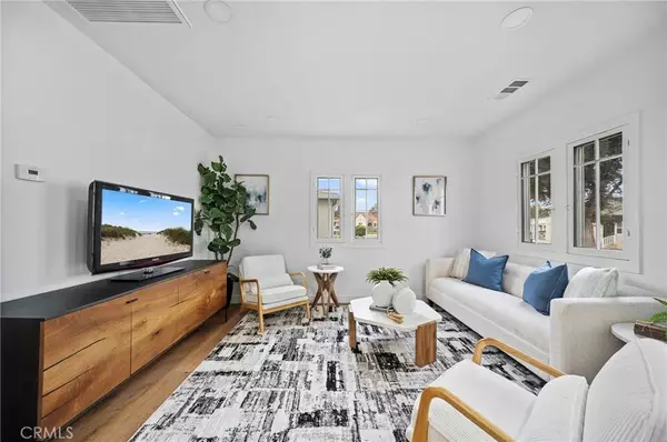 Alhambra, CA 91803,2560 Las Flores