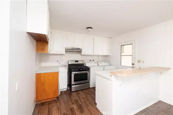 Claremont, CA 91711,641 S Indian Hill #B