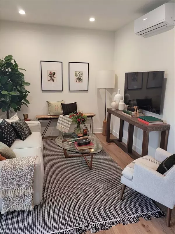 Los Angeles, CA 90065,3649 cazador