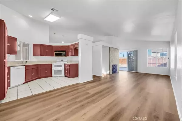 Hesperia, CA 92344,9369 Dragon Tree