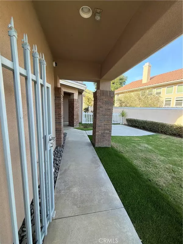 Lake Forest, CA 92610,17 Pastora