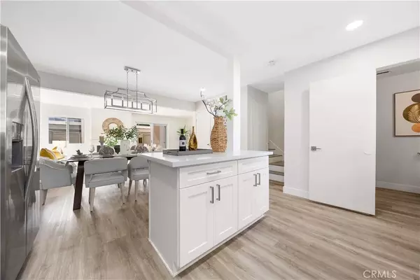 Irvine, CA 92614,49 Thicket