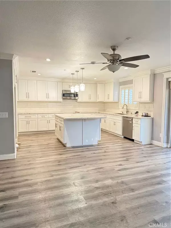 Fontana, CA 92336,15467 Spruce Tree