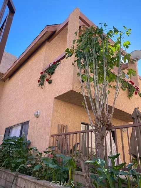 Santa Ana, CA 92701,717 E Chestnut #8