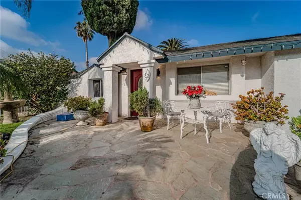 Lake Balboa, CA 91406,7527 Louise Avenue