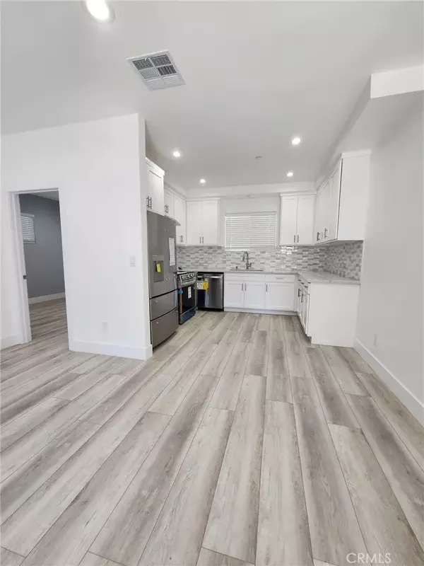 North Hollywood, CA 91605,6860 Gentry Avenue